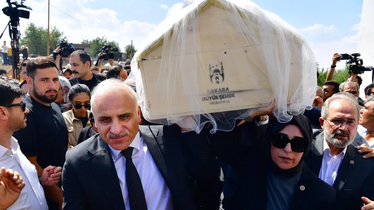 AK Partili kadın milletvekilleri Narin’i yalnız bırakmadı