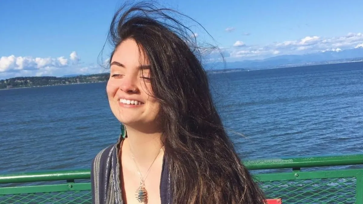 İsrail’in şehit ettiği Türk aktivistAyşenur Ezgi Eygi toprağa verildi! Türkiye şehidini uğurladı