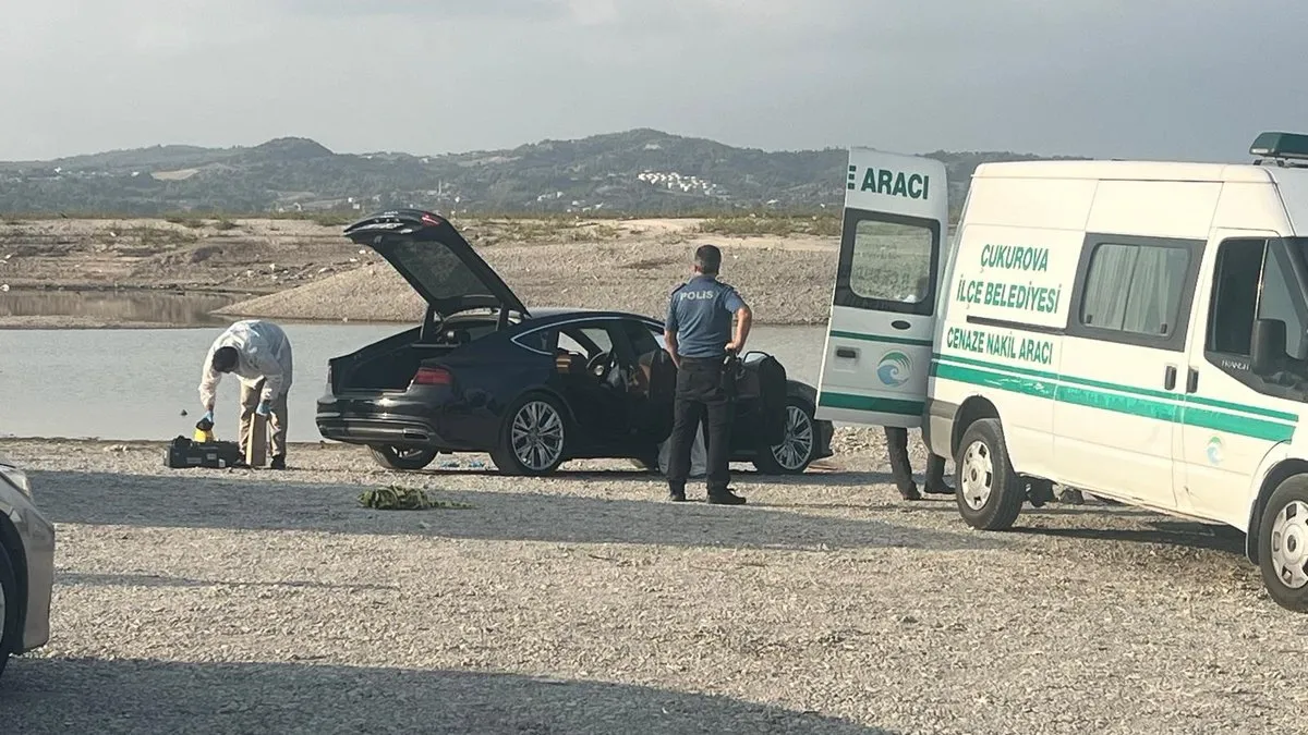 Lüks otomobil içinde sevgilisini öldürdü, daha sonra intihar etti