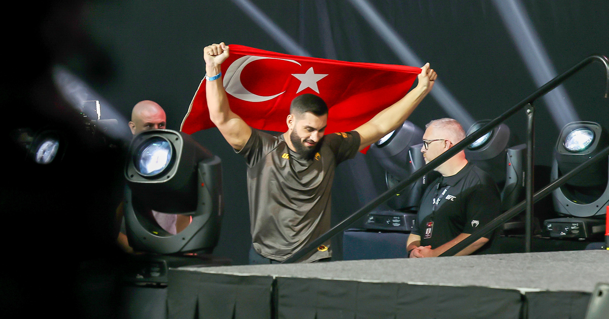 UFC 308’de İbo Aslan rakibini 50 saniyede nakavt etti!