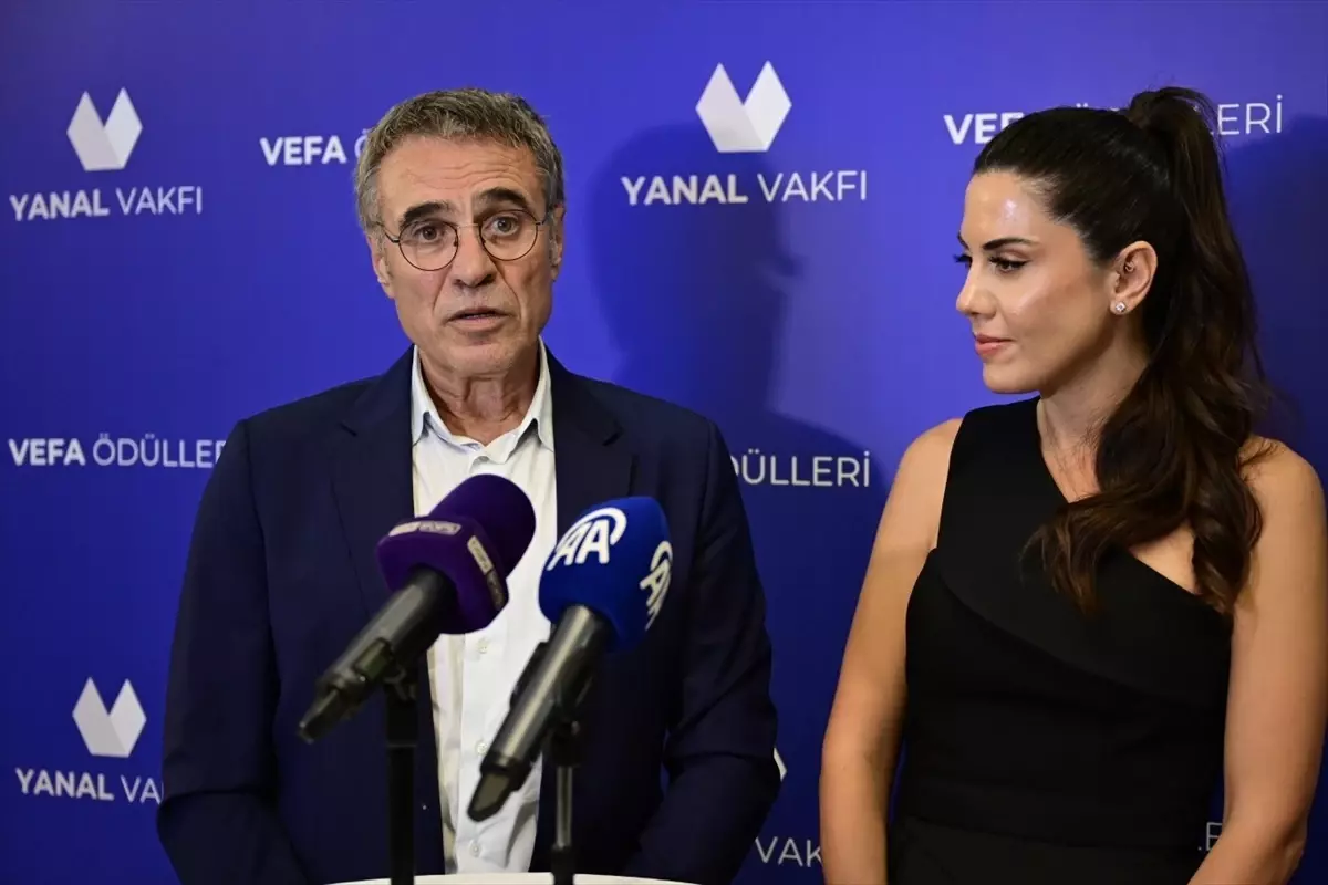 Yanal Vakfı İlk ‘Vefa Ödülleri’ni Törenle Verdi