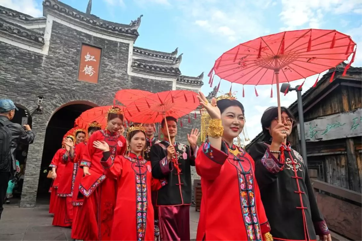 Fenghuang’da Toplu Nikah Töreni