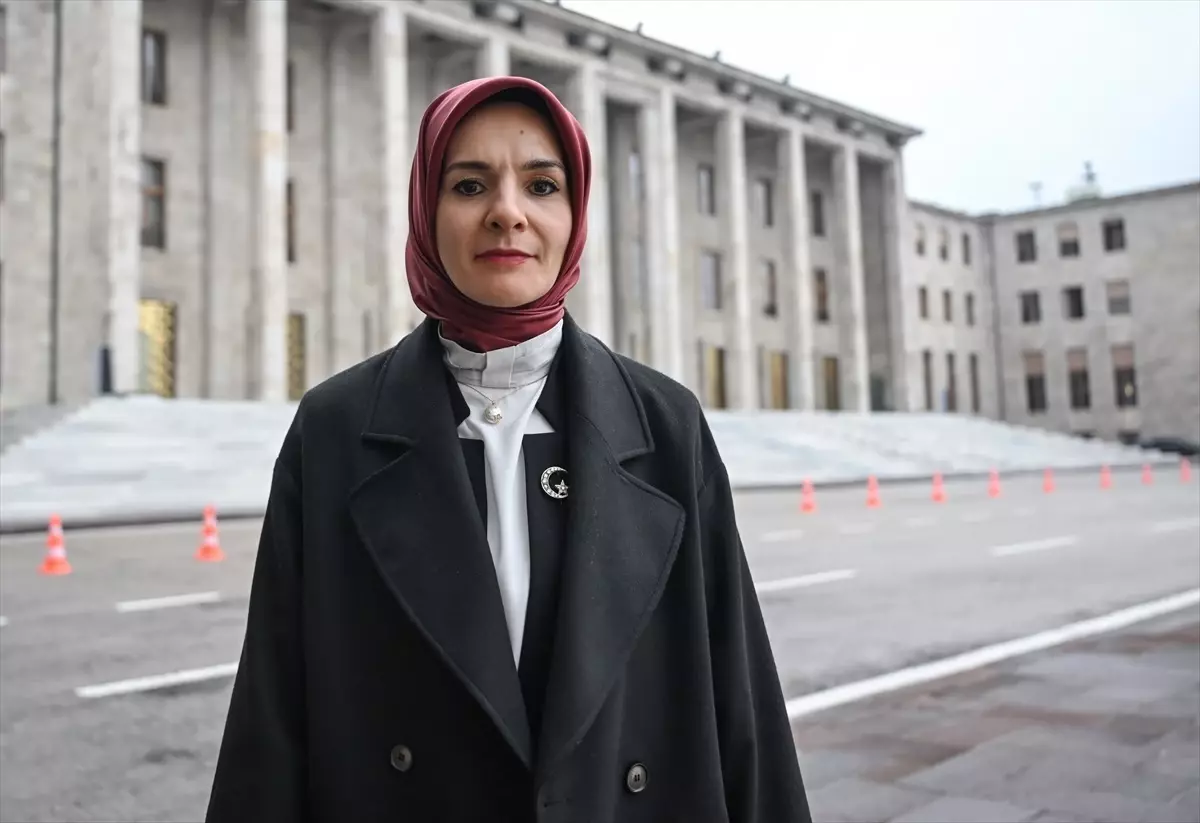 Bakan Göktaş, Çocukların Sosyal Medya Kullanımında 16 Yaş Sınırı Önerdi