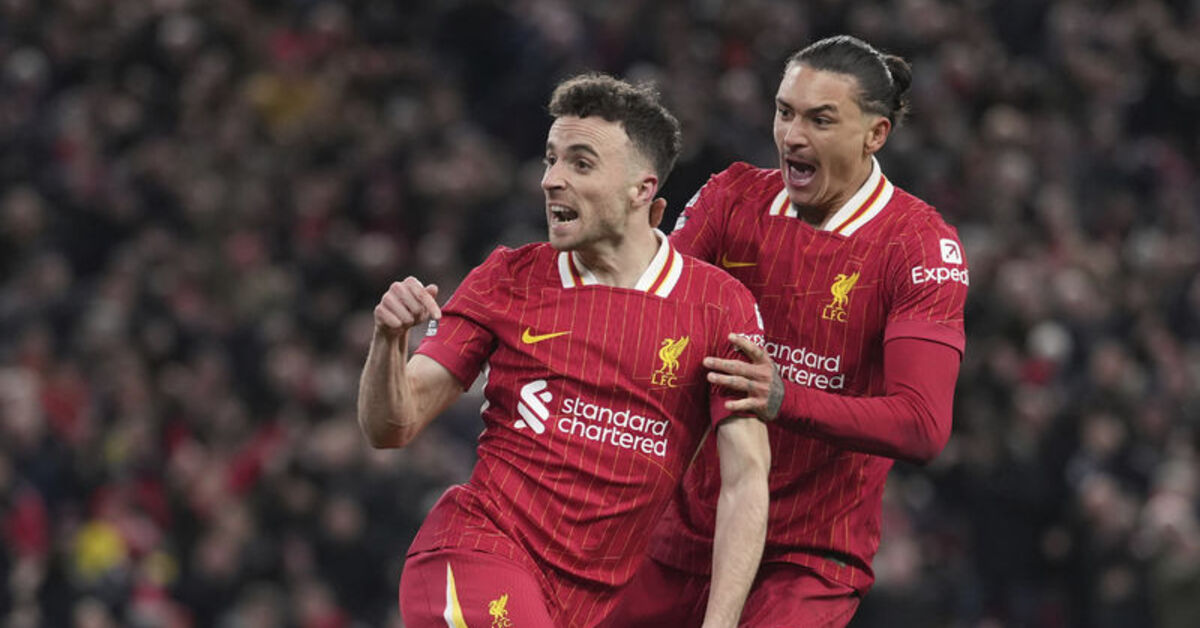 Liverpool, puan kaybına rağmen zirveye tutundu!