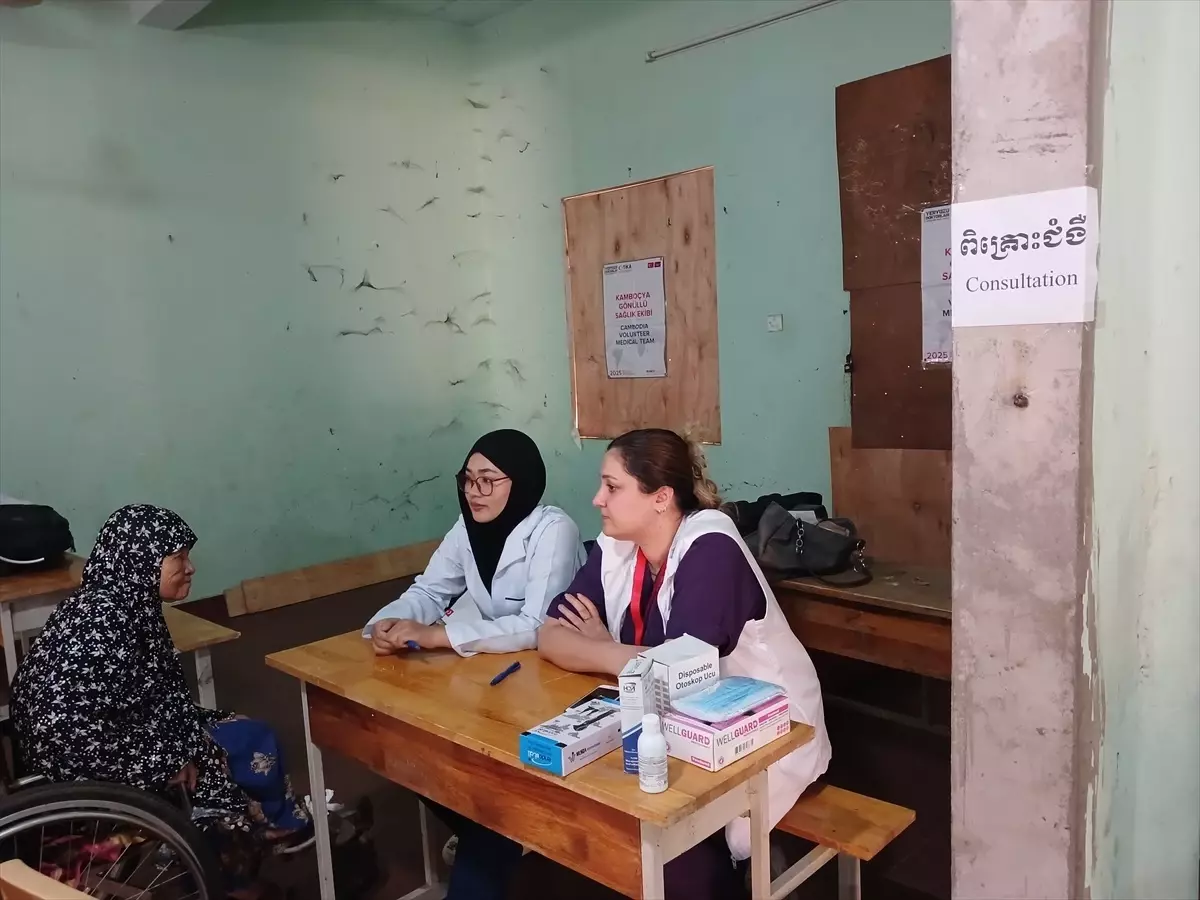 TİKA ve Yeryüzü Doktorları Kamboçya’da Sağlık Taraması