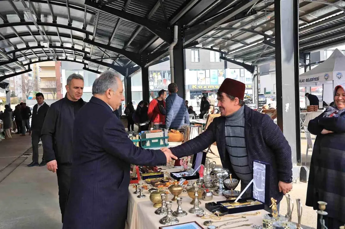 Antika Pazarı Ramazan Ayında Nostalji Sunuyor